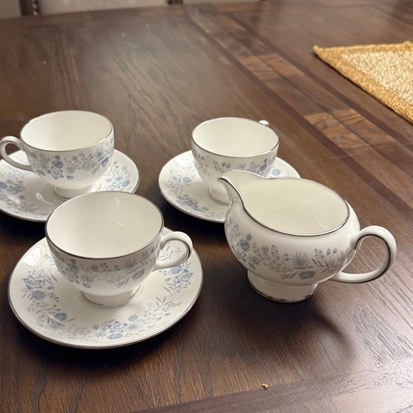 Wedgwood Cup Saucer Set Belle Fleur Footed Blue Flowers Platinum Rim Bone China - Picture 2 of 5